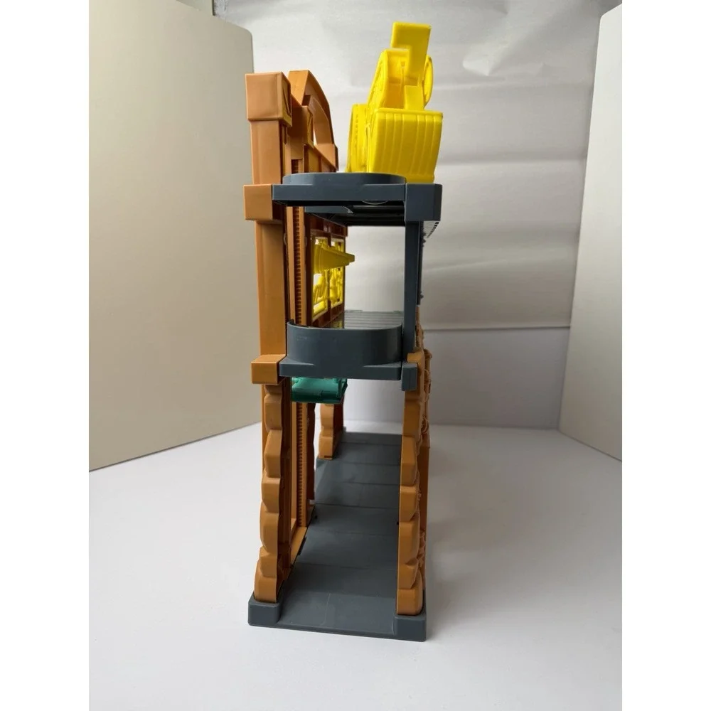 Kid Connection Mega Construction Site Play set with Crane Works Good condition